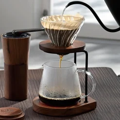 Hario V60 Coffee Server Walnut Wood kahvikannu 600 ml
