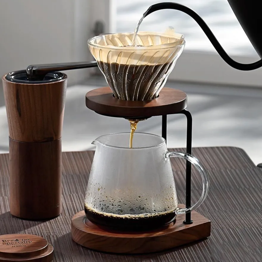 Hario V60 Coffee Server Walnut Wood kahvikannu 600 ml