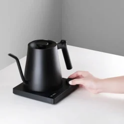 Varia AURA Smart Kettle sähköinen vedenkeitin